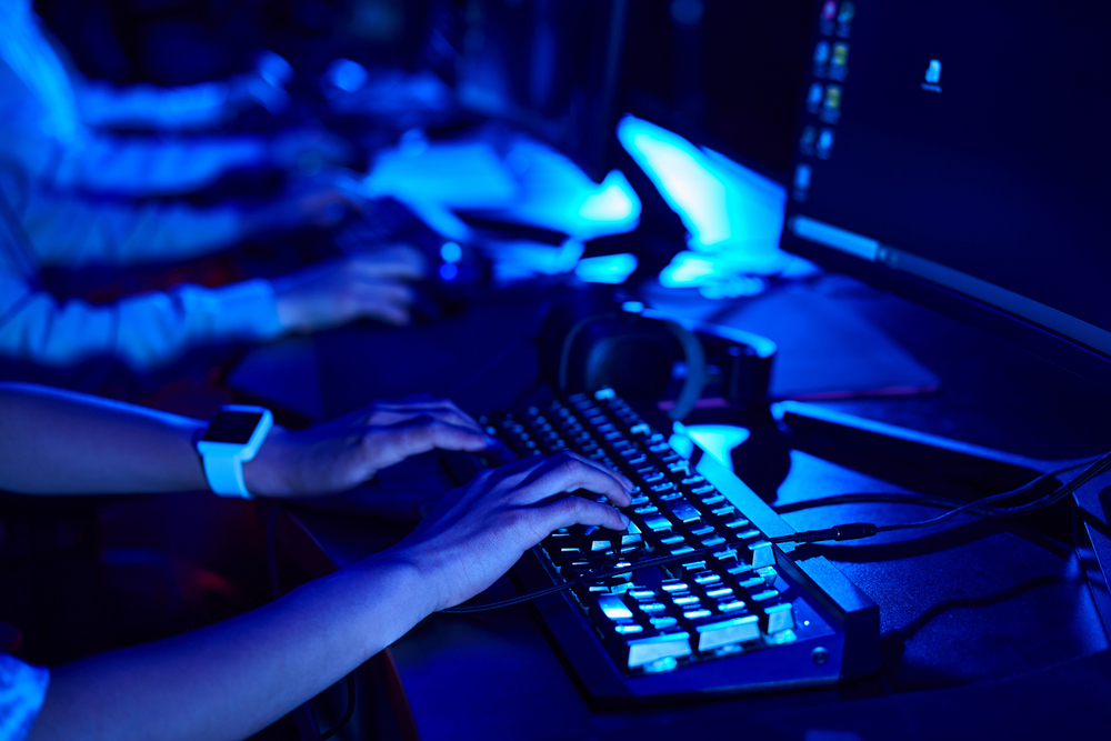 Persone al computer - Olimpiadi Italiane di Informatica