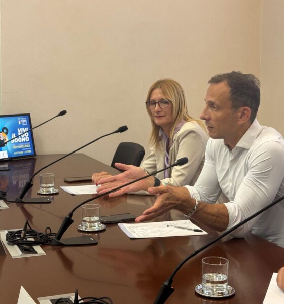 Il governatore Massimiliano Fedriga accanto al sindaco di Lignano Laura Giorgi alla presentazione del Trofeo CONI