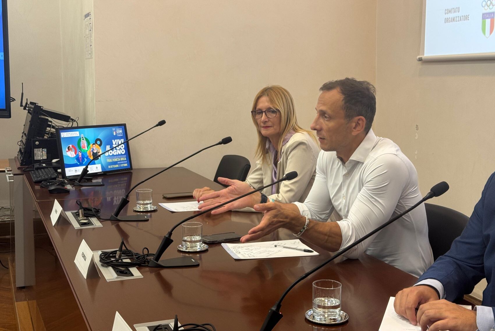 Il governatore Massimiliano Fedriga accanto al sindaco di Lignano Laura Giorgi alla presentazione del Trofeo CONI