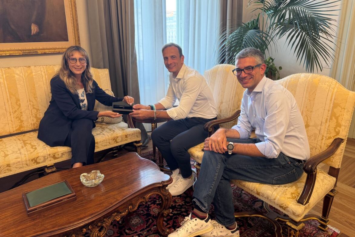 Il governatore del Friuli-Venezia Giulia Massimiliano Fedriga e l'assessore alla Sicurezza Pierpaolo Roberti insieme alla dott.ssa Antonella Cargnelutti