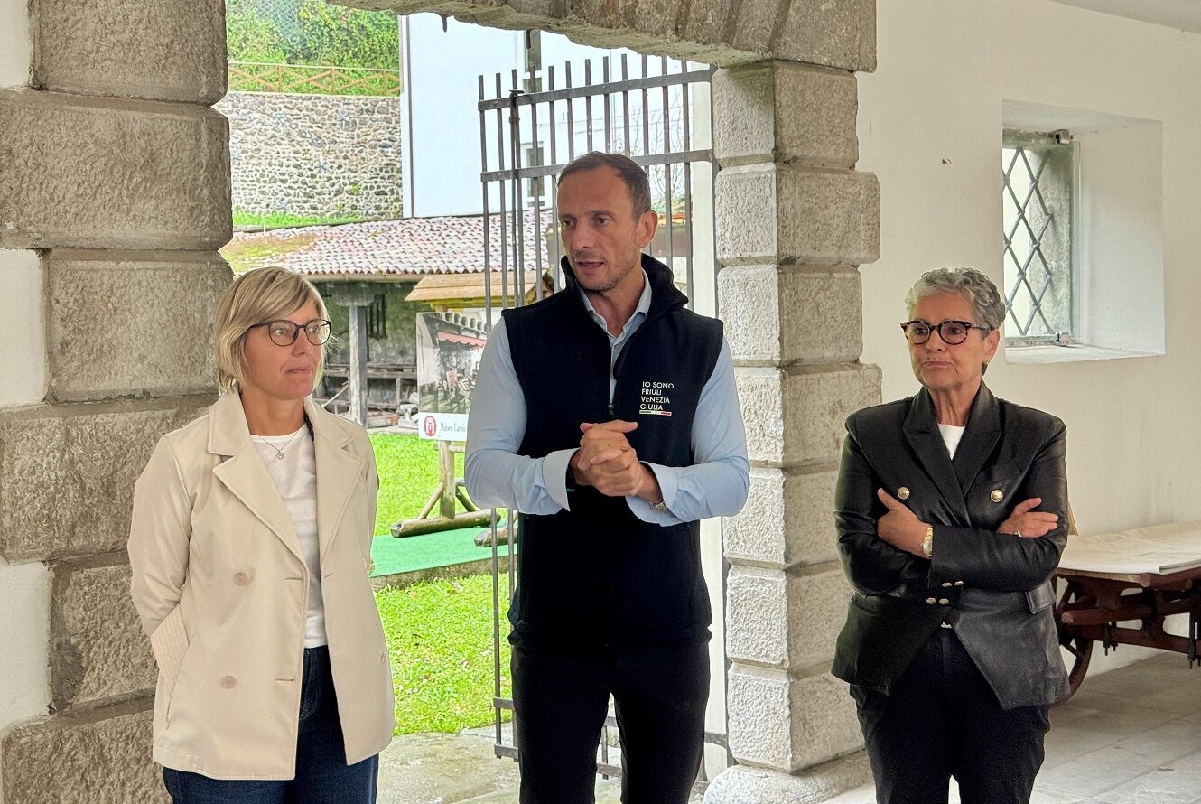 Il governatore del Friuli Venezia Giulia Massimiliano Fedriga, oggi, insieme all'assessore regionale alle Finanze Barbara Zilli, al Museo carnico delle arti popolari "Michele Gortani" di Tolmezzo