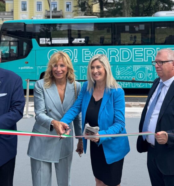 Il taglio del nastro all'inaugurazione del nuovo terminal di Gorizia