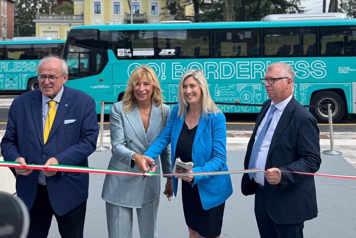 Il taglio del nastro all'inaugurazione del nuovo terminal di Gorizia