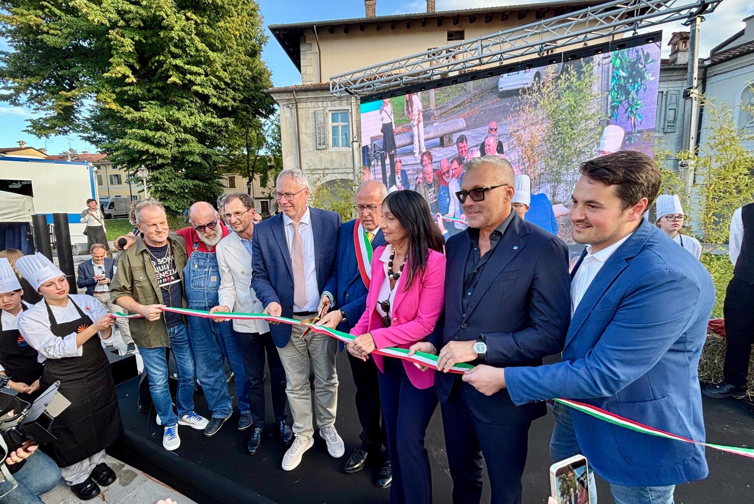 Il taglio del nastro dell'edizione 2025 di Gusti di Frontiera