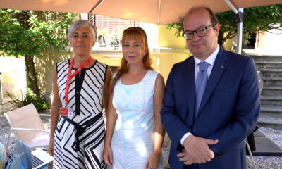 Il vicegovernatore Mario Anzil e la regista Laura Samani a margine della première veneziana di "Un anno di scuola"
