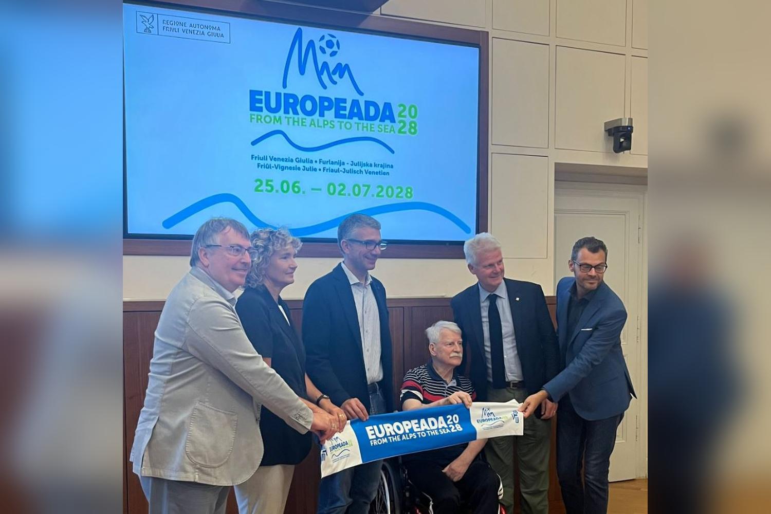 L’assessore Pierpaolo Roberti (al centro) insieme ai rappresentanti delle istituzioni friulane e slovene che organizzeranno Europeada 2028