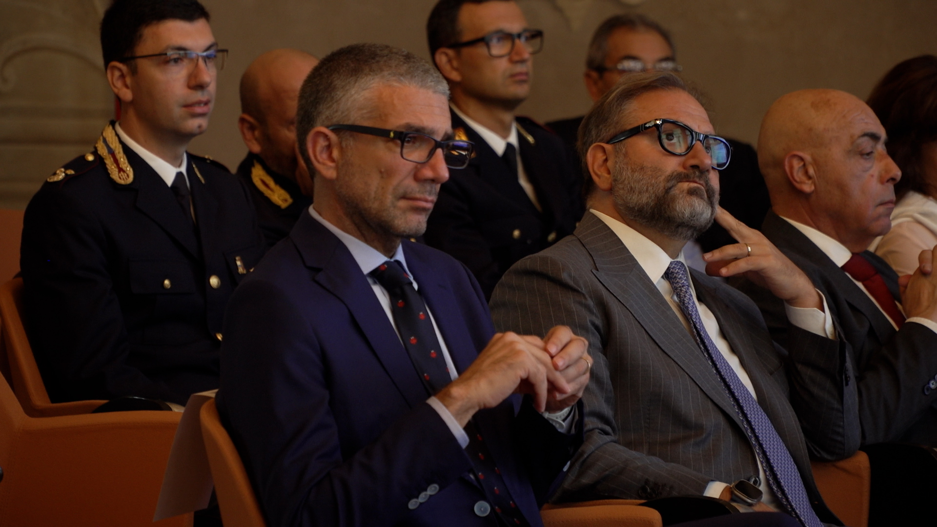L'assessore regionale PIerpoaolo Roberti durante la sottoscrizione del progetto