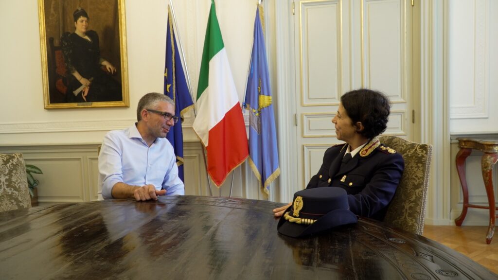 L'assessore regionale Pierpaolo Roberti insieme nuova direttrice della Scuola allievi agenti della Polizia di Stato, Giovanna Lori