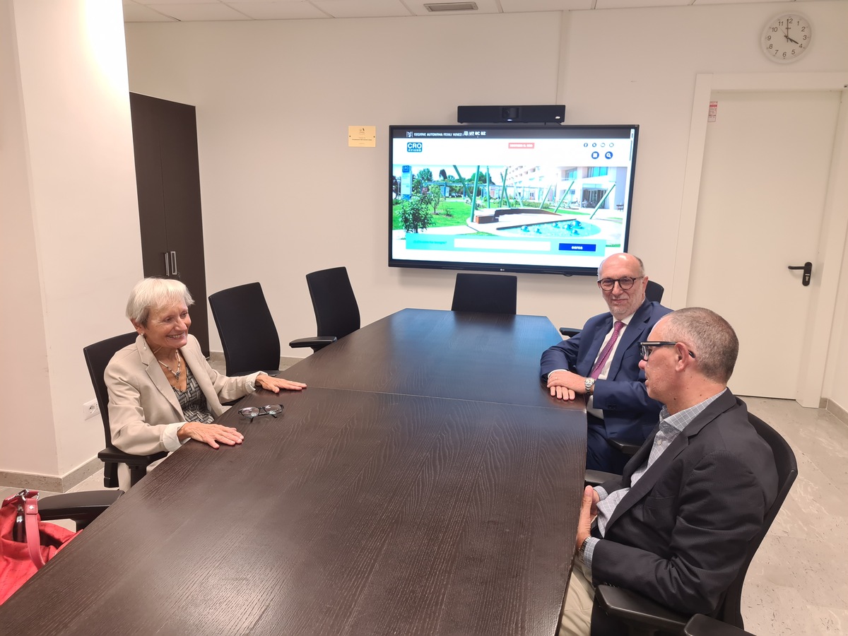 L'assessore regionale Riccardo Riccardi con il direttore generale del Cro Giuseppe Tonutti e la direttrice scientifica Silvia Franceschi