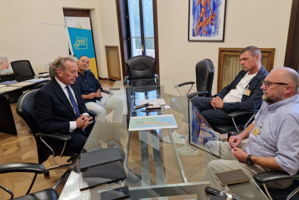 L'assessore regionale alla Difesa dell'Ambiente Fabio Scoccimarro all'incontro su Lignano Sabbiadoro