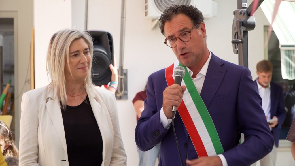 L'assessore regionale Cristina Amirante con il sindaco di Fontanafredda Michele Pegolo