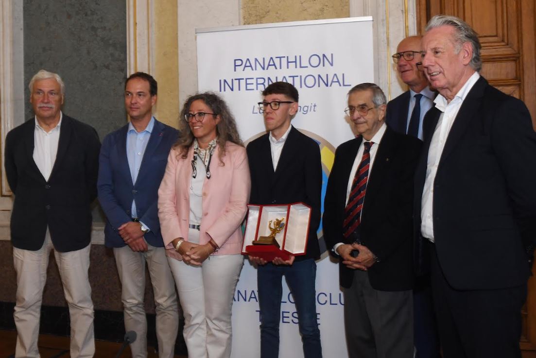 Matteo Parenzan con il premio “el Mulo de oro”