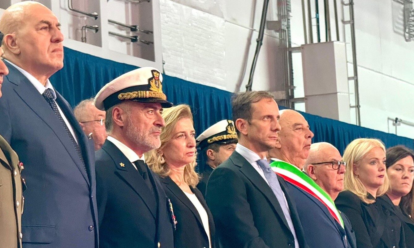 Al centro della foto, tra le altre autorità, il governatore Massimiliano Fedriga