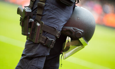 Poliziotto a bordo campo