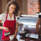 Barista al lavoro