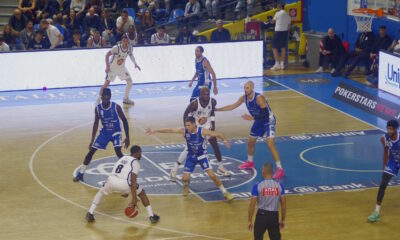 Il rientrante Hickey in palleggio contro Brescia