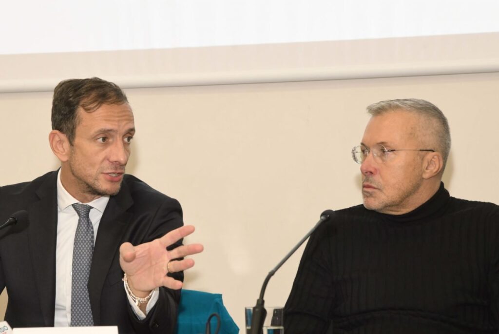 Il governatore Massimiliano Fedriga insieme all'assessore al Turismo Sergio Emidio Bini alla presentazione