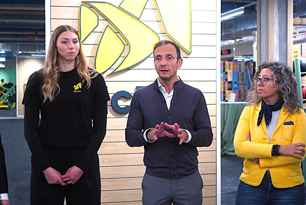 Il governatore Massimiliano Fedriga. con il vicensindaco di Trieste Serena Tonel e la campionessa di volley Sarah Fahr all'inaugurazione del centro McFIT