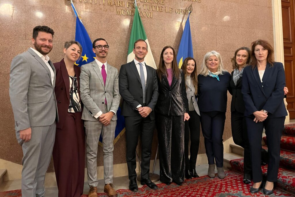 La dirigente e i docenti dell'Istituto Mattei con il governatore Fedriga nel Palazzo della Regione