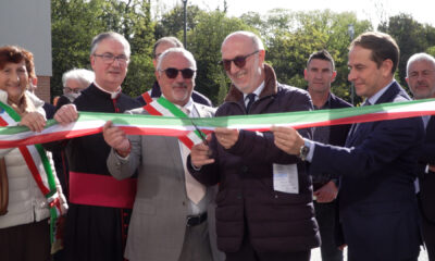 Il taglio del nastro all'inaugurazione del primo Ospedale di Comunità del FVG a Codroipo