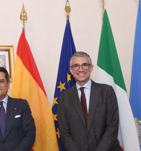 L'assessore Roberti (a destra) con l'ambasciatore della Spagna in Italia, Miguel Ángel Fernández-Palacios