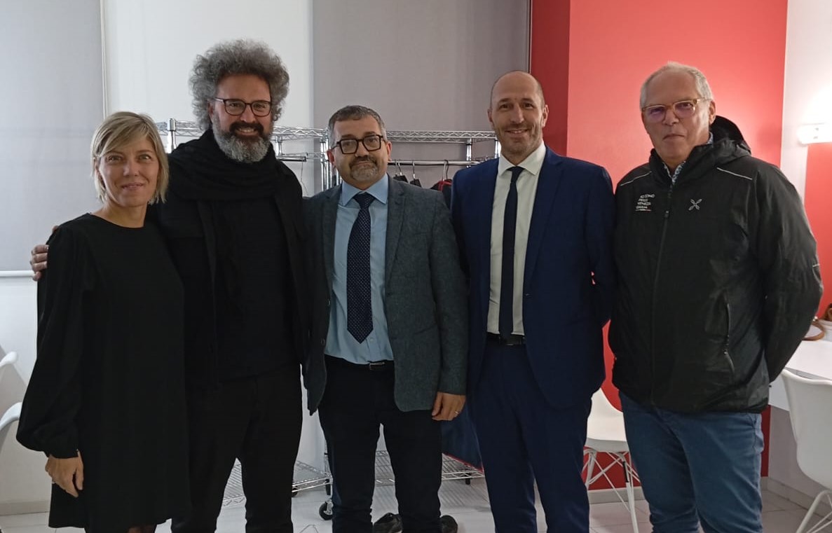 L'assessore regionale Barbara Zilli insieme all'artista Simone Cristicchi