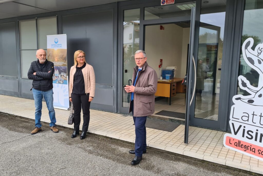 L'assessore regionale Stefano Zannier all'inaugurazione dell'impianto del Consorzio Naturalmente da latte friulano a Rivarotta di Pasiano
