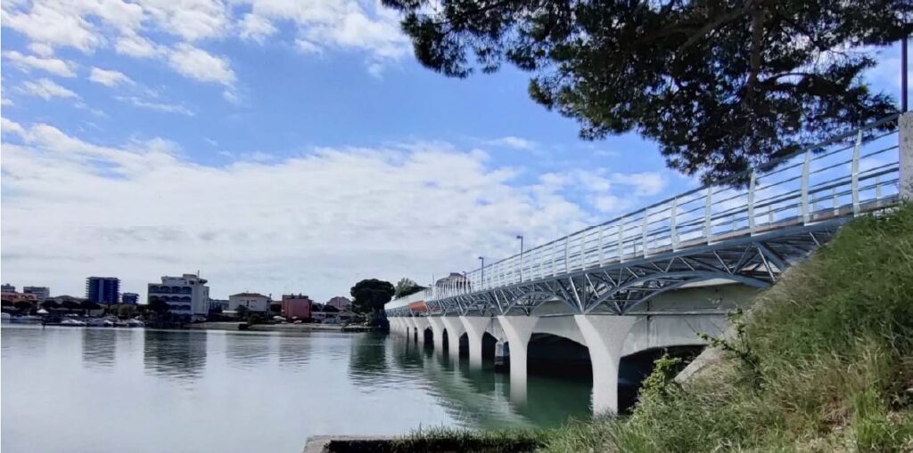 Un rendering della nuova viabilità ciclabile con vista lato Aquileia