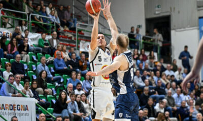 Alibegovic al tiro contro Sassari (foto APU)