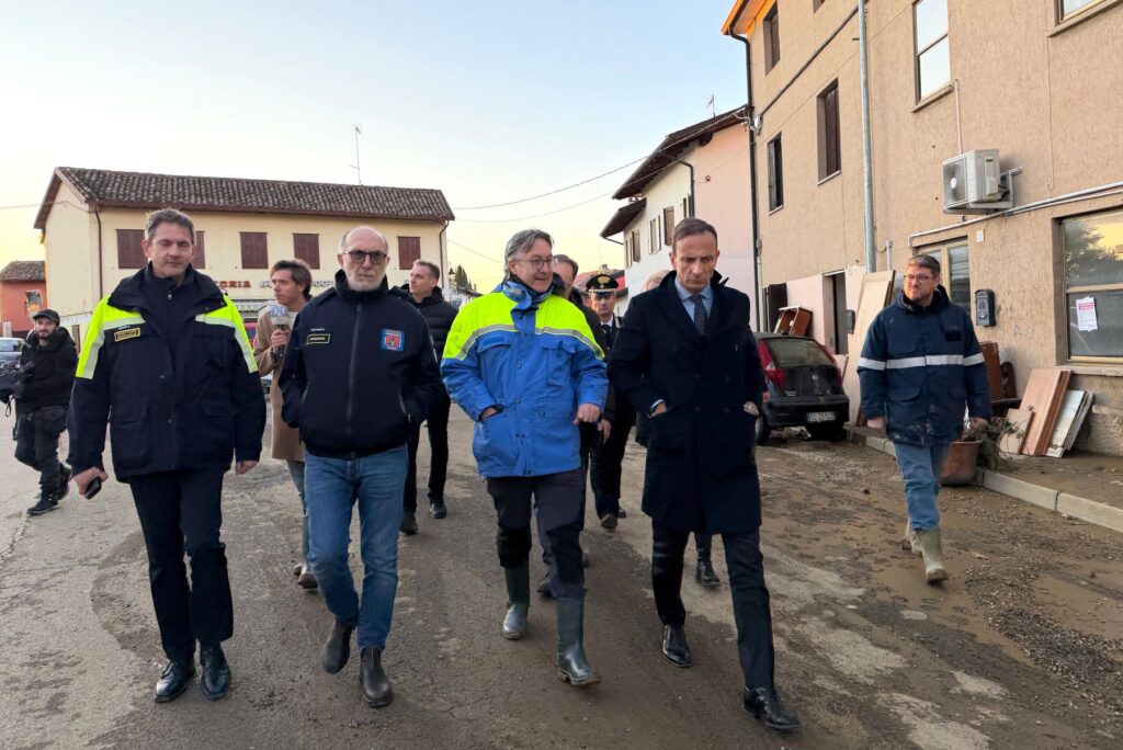 Il governatore Fedriga con alla sinistra il sindaco Calligaris e a seguire l'assessore Riccardi
