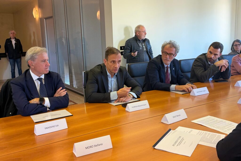 Il governatore Massimiliano Fedriga durante la presentazione del progetto in municipio a Brugnera