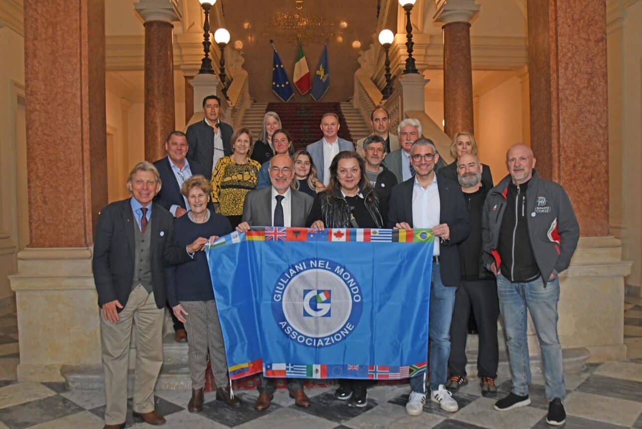 L’assessore Pierpaolo Roberti insieme ai corregionali invitati a Trieste dall'associazione Giuliani nel mondo