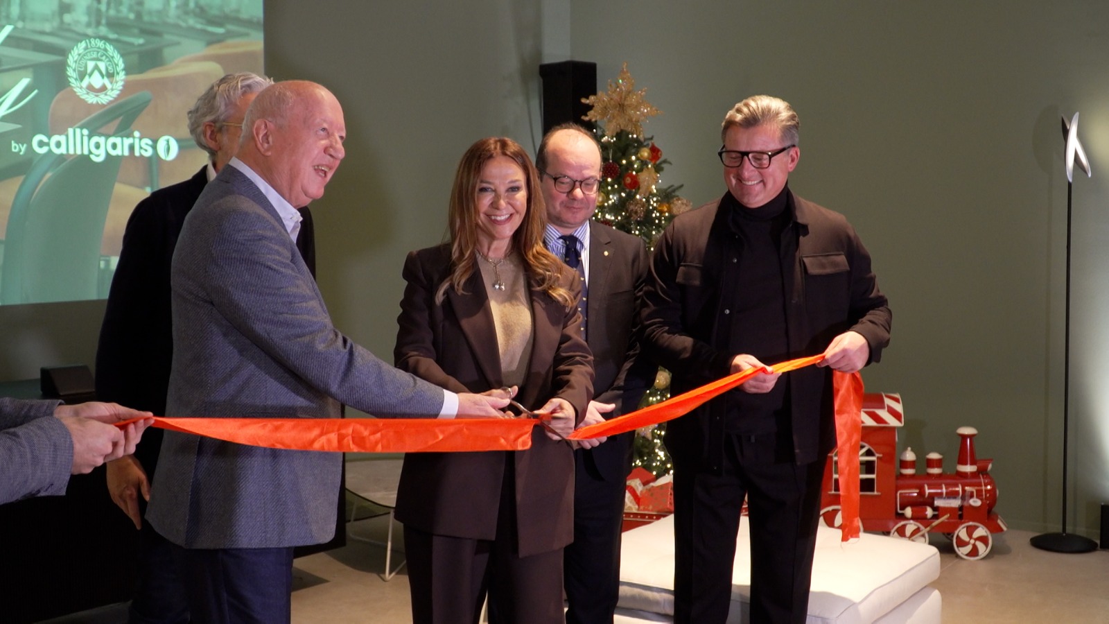 Taglio del nastro alla Family loung by Calligaris allo stadio Friuli