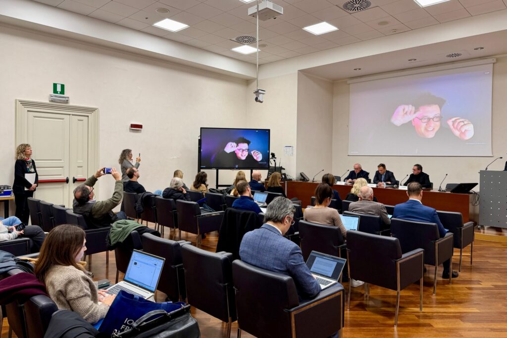 Un momento del videocollegamento dell'artista Refik Anadol da Los Angeles