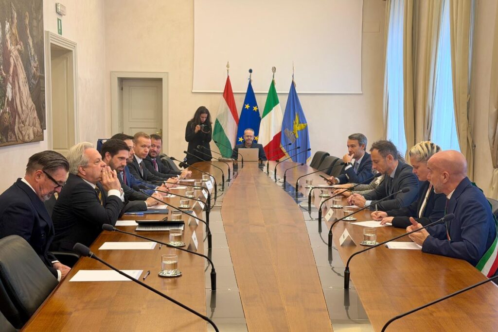 Un momento dell'incontro con la delegazione del Governo ungherese
