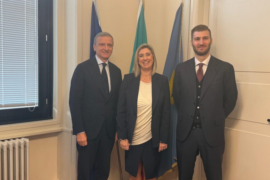 L'assessore regionale Cristina Amirante con il presidente di Autostrade Alto Adriatico Marco Monaco e il presidente FVG Strade Simone Bortolotti