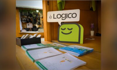 La Guida in distribuzione alla casina al mercatino di Natale