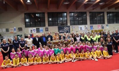 Foto di gruppo al termine della presentazione delle atlete dell'Artistica 81 che stanno per affrontare il campionato di A1