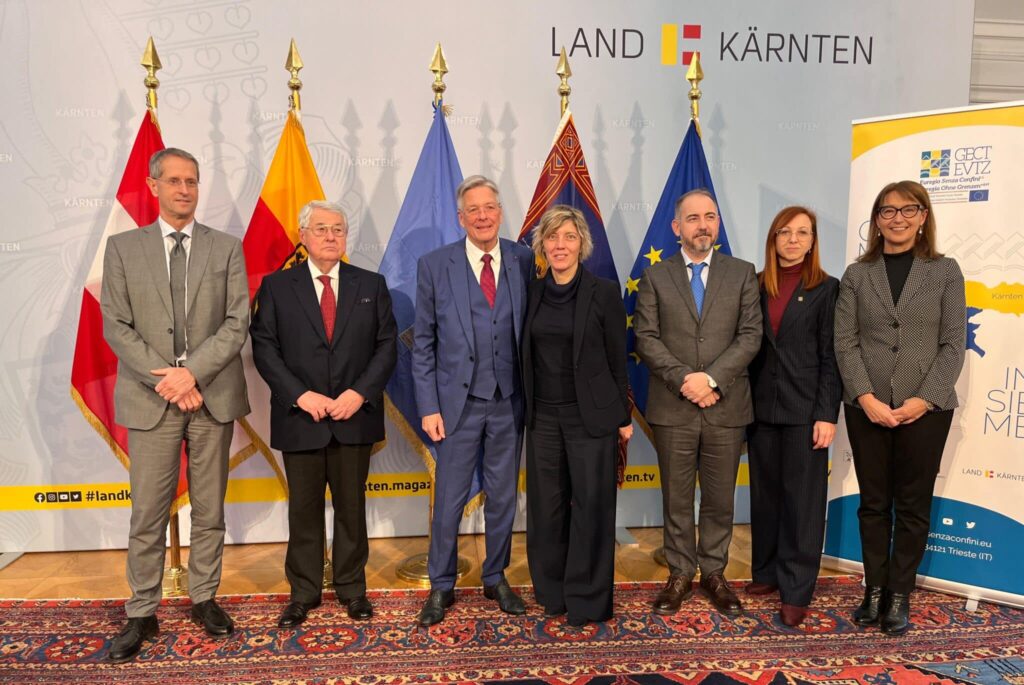 I partecipanti all'assemblea del Gect Euregio Senza Confini