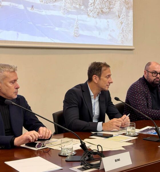 Il governatore Massimiliano Fedriga tra l'assessore regionale Sergio Emidio Bini e il direttore di PromoTurismoFVG Iacopo Mestroni