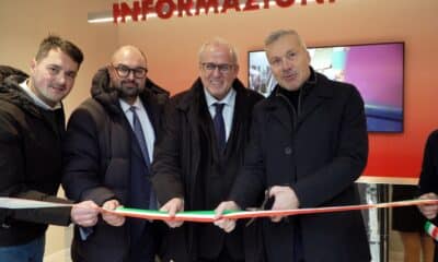Il taglio del nastro all'inaugurazione dell'infopoint di Gorizia
