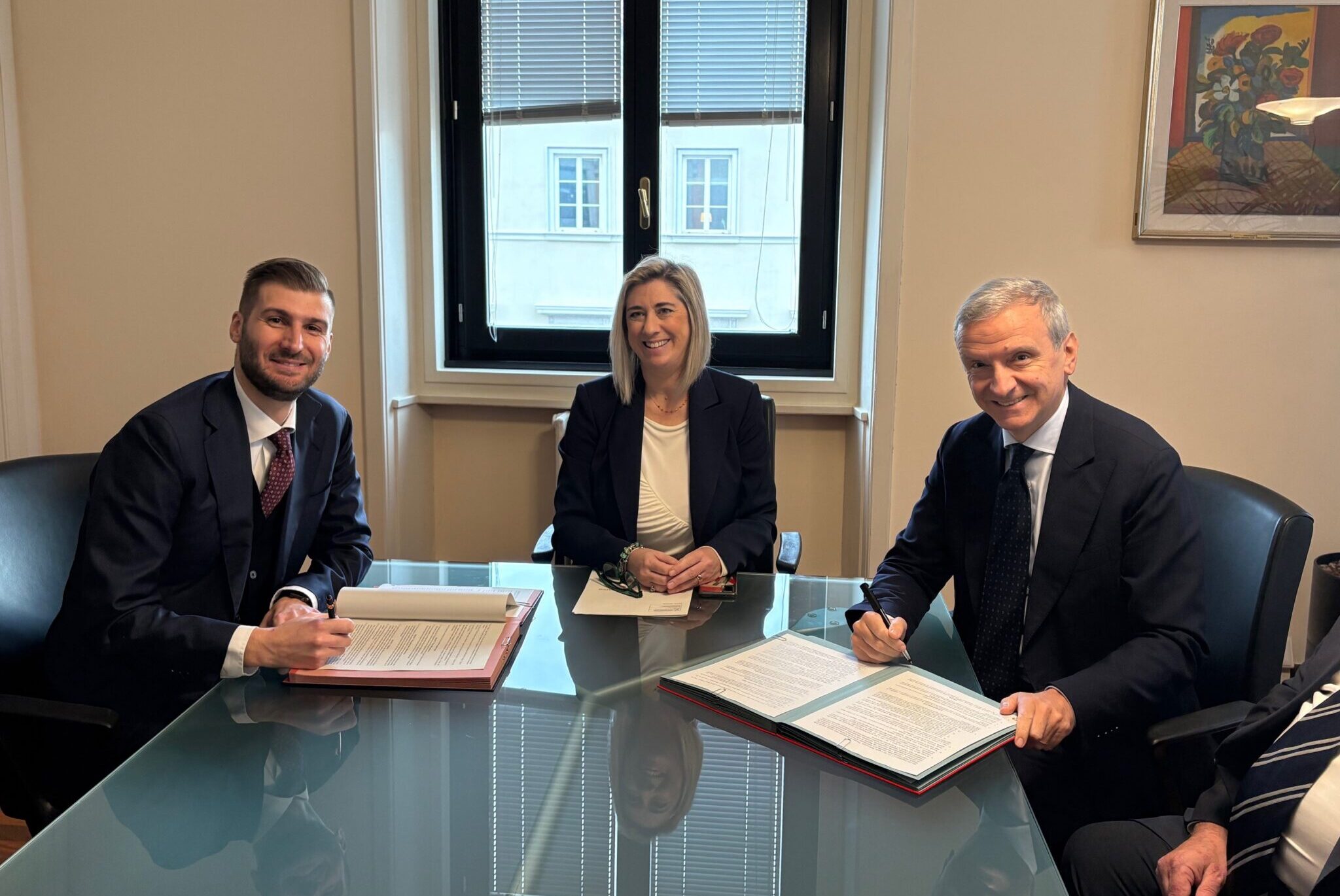 L'assessore regionale a Infrastrutture e territorio Cristina Amirante con il presidente di Autostrade Alto Adriatico Marco Monaco e il presidente FVG Strade Simone Bortolotti