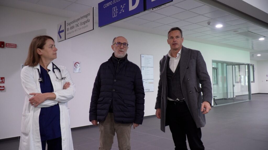 L'assessore regionale Riccardo Riccardi con il primario del Pronto soccorso Laura De Santi e il direttore sanitario di AsFo Michele Chittaro