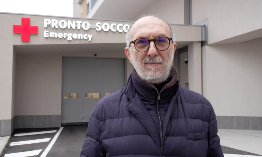 L'assessore regionale alla Salute Riccardo Riccardi davanti al nuovo Pronto soccorso dell'Ospedale di Pordenone