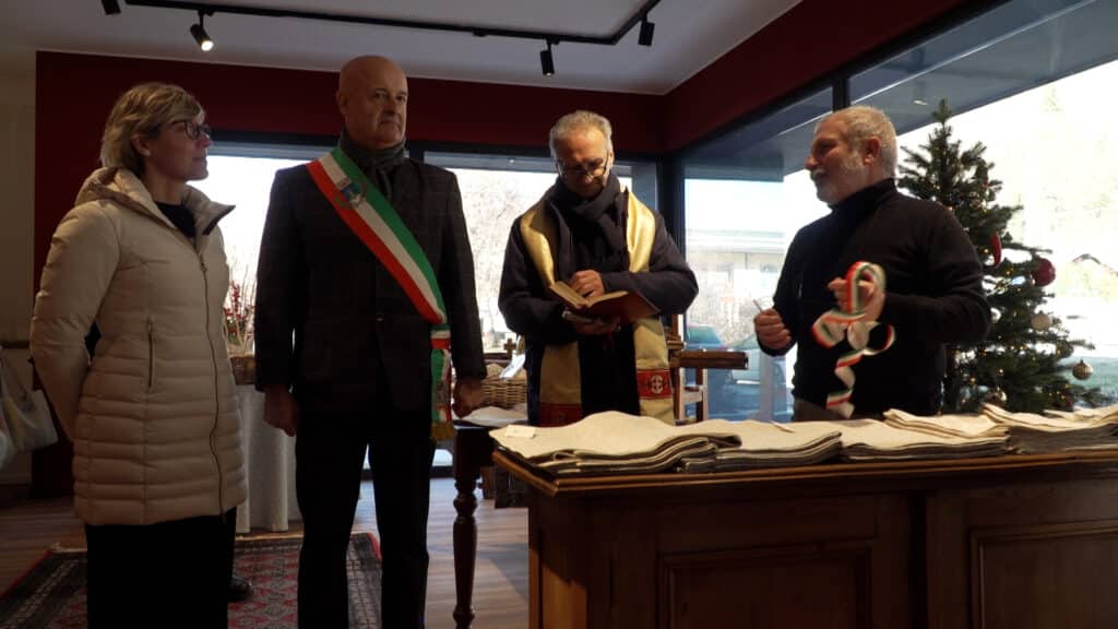 L'assessore regionale alle Finanze Barbara Zilli all'inaugurazione della nuova sede della Carnica Arte Tessile a Villa Santina