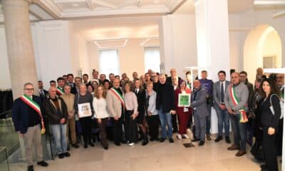 L'assessore Sergio Emidio Bini assieme alla altre autorità e alle imprese premiate