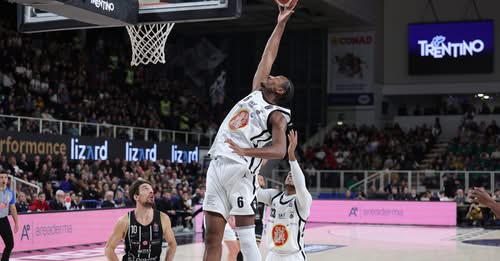 Spencer a rimbalzo contro Trento