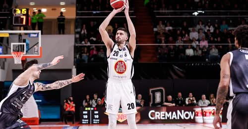 Da Ros impegnato al tiro contro Tortona (foto APU)