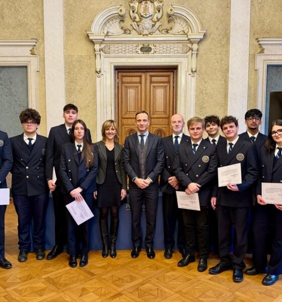 Il governatore Fedriga con i ragazzi del Nobile Aviation College di Fagagna