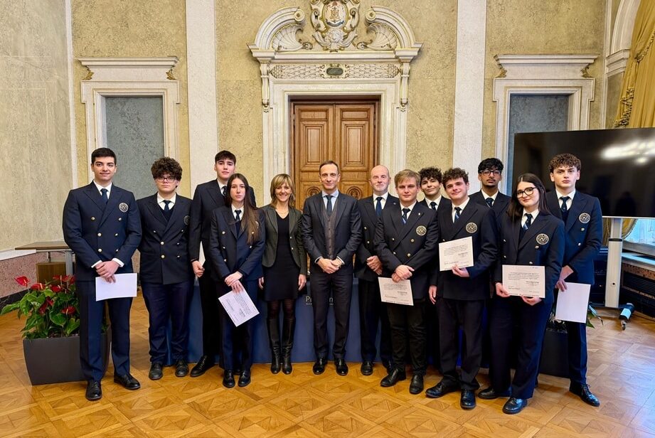 Il governatore Fedriga con i ragazzi del Nobile Aviation College di Fagagna